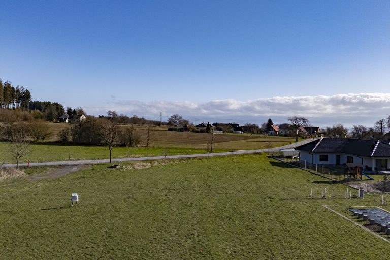 Prostorný stavební pozemek – Ostašovice, Lično