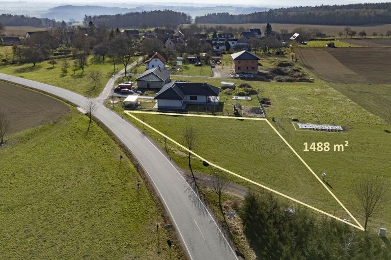 Prostorný stavební pozemek – Ostašovice, Lično